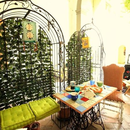 Hand Decorated House With Court Florencia Exterior foto