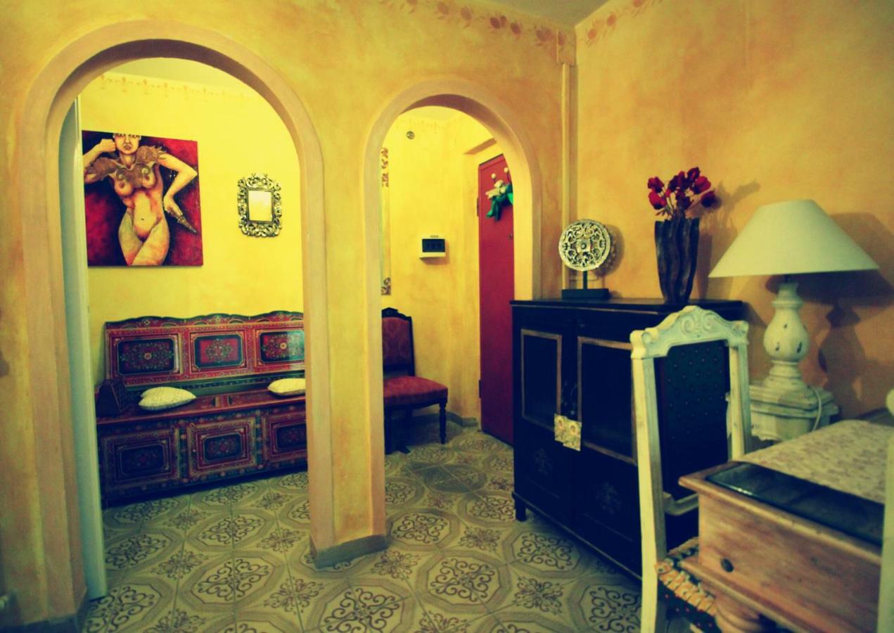 Hand Decorated House With Court Florencia Exterior foto